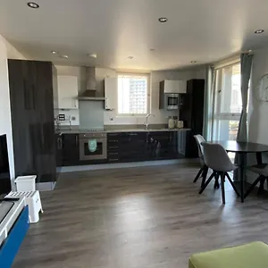 Morden 2bed2bath Zone2 City/river View Apartment